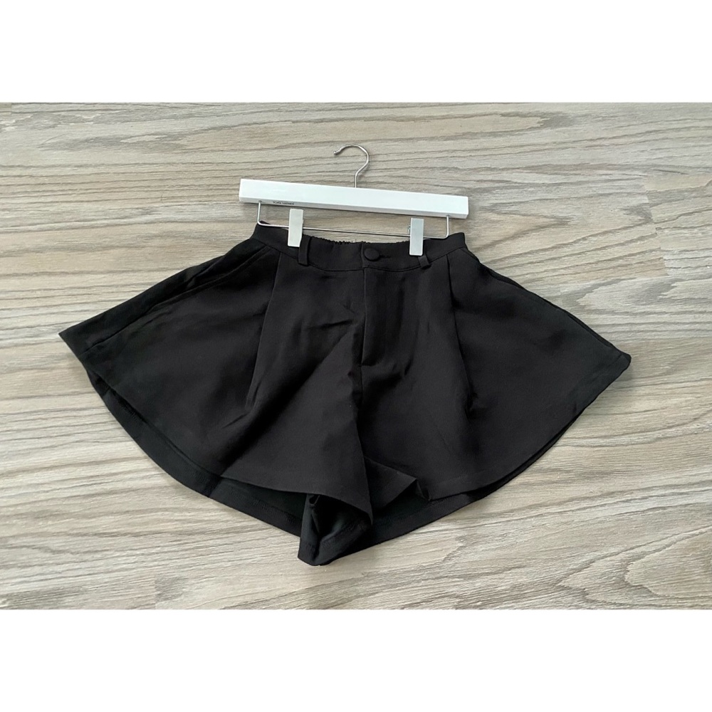 AUDREY black high waisted shorts